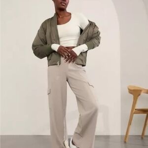Athleta Venice wide leg cargo pant Med “Feather” nwt